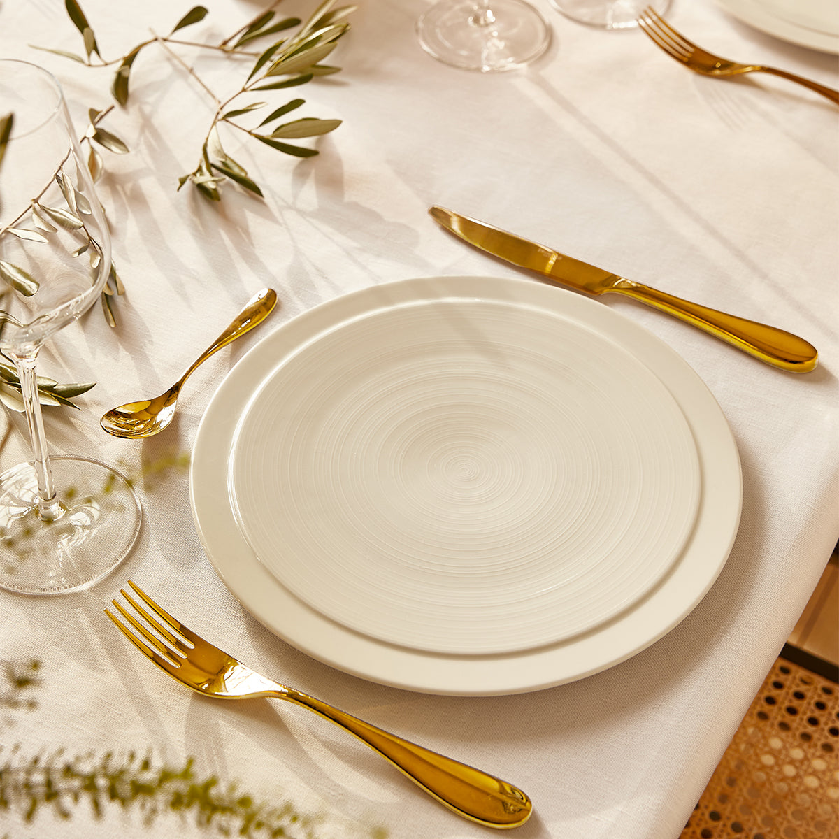 ONDE GOLD Couteau de table monobloc lame scie